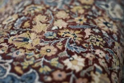 Tapis oriental isfahan tissé à la main vintage du Moyen-Orient, années 1940.