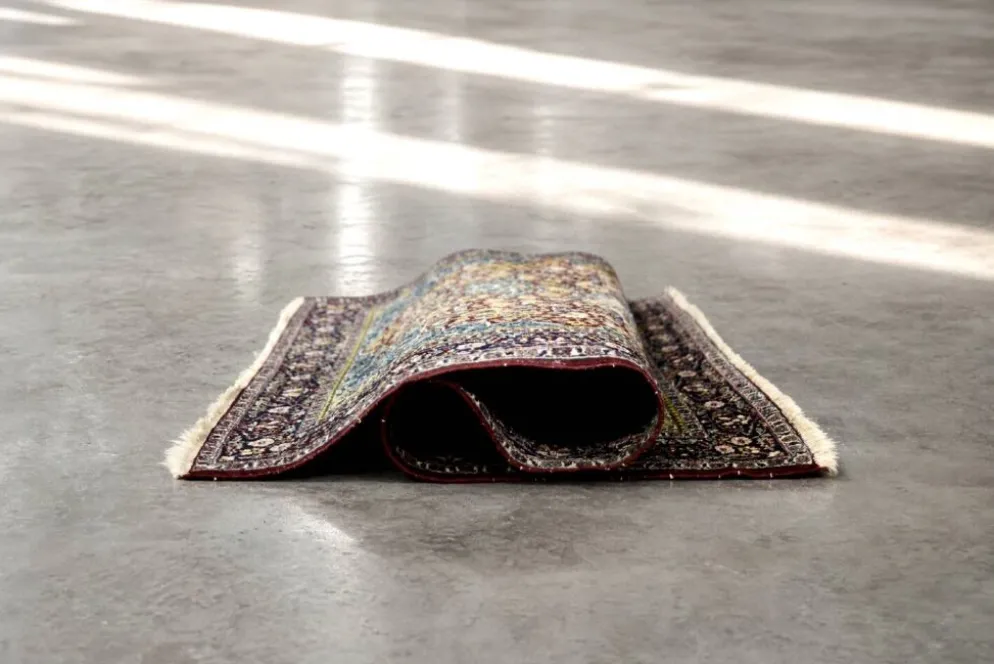 Tapis oriental isfahan tissé à la main vintage du Moyen-Orient, années 1940.