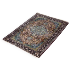 Tapis oriental isfahan tissé à la main vintage du Moyen-Orient, années 1940.