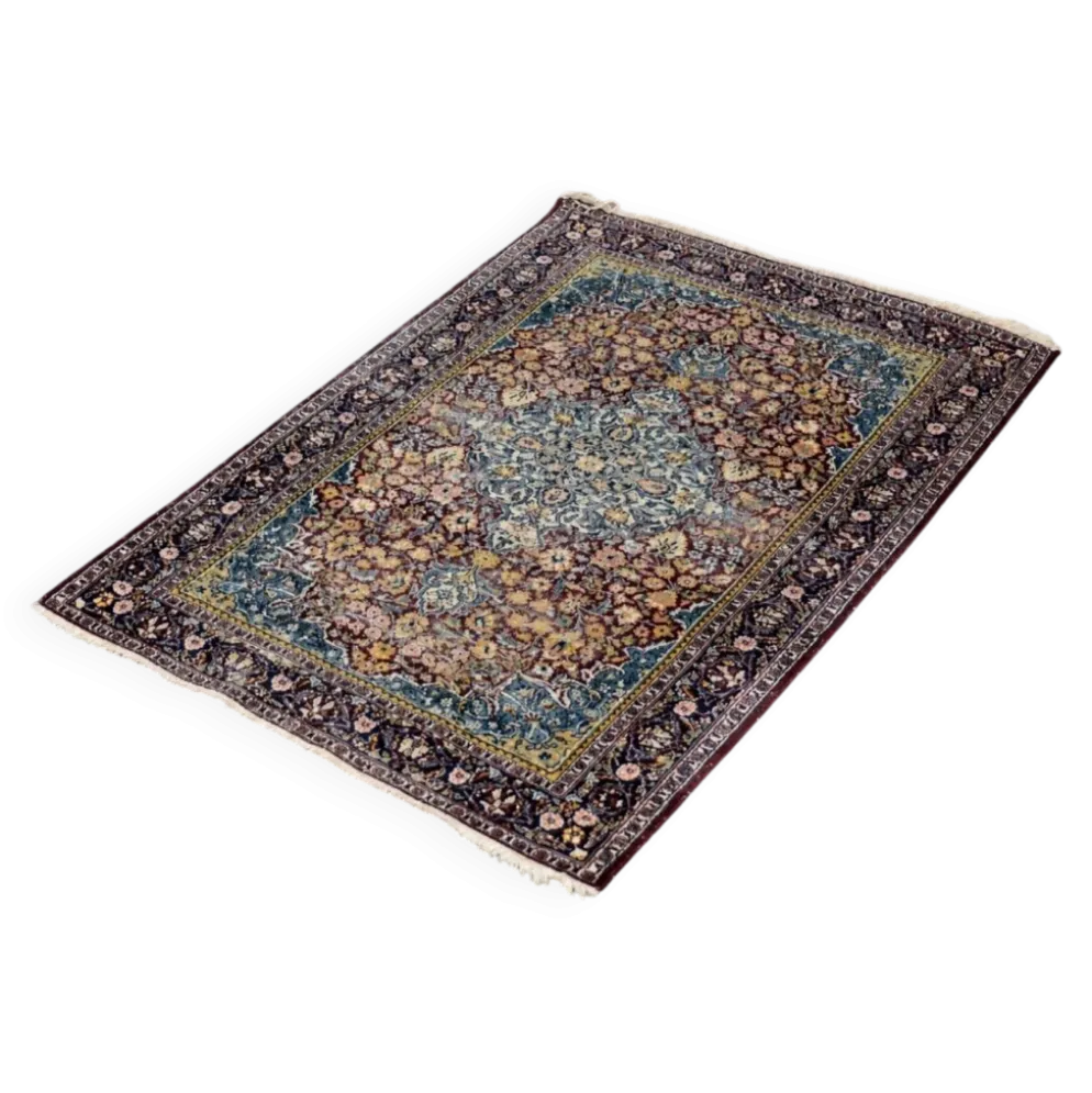 Tapis oriental isfahan tissé à la main vintage du Moyen-Orient, années 1940.
