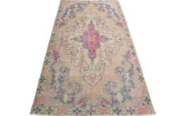 Tapis oriental vintage turc crème et rose, 121 x 208 cm