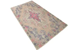 Tapis oriental vintage turc crème et rose, 121 x 208 cm
