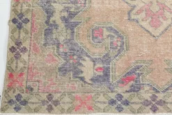 Tapis oriental vintage turc crème et rose, 121 x 208 cm