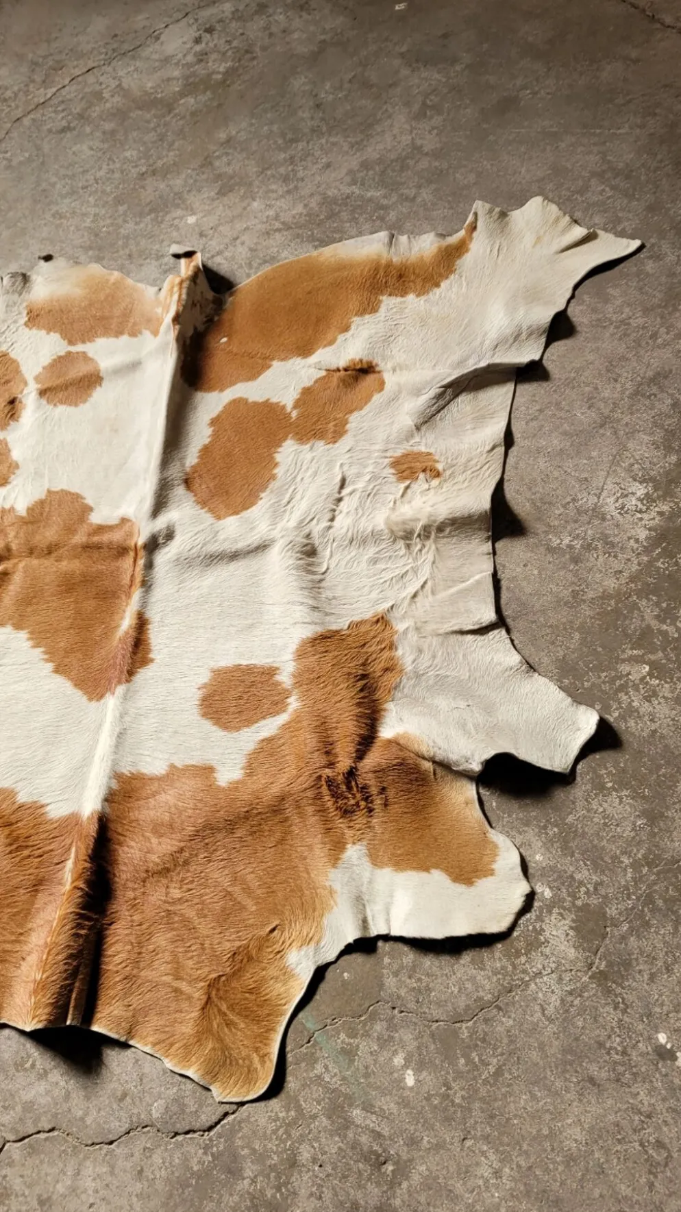 Tapis peau de vache vintage 1970