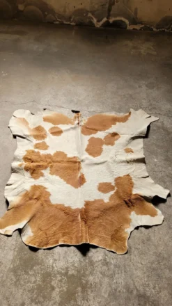 Tapis peau de vache vintage 1970