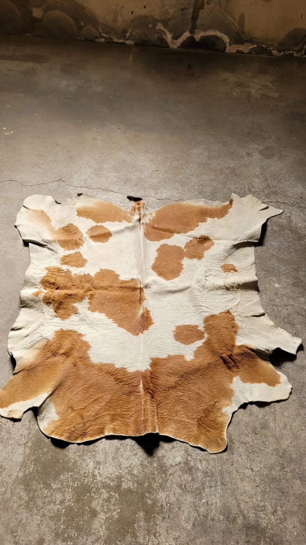 Tapis peau de vache vintage 1970