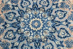 Tapis persan vintage tissé main, motif floral, laine beige et bleu, 301x414 cm