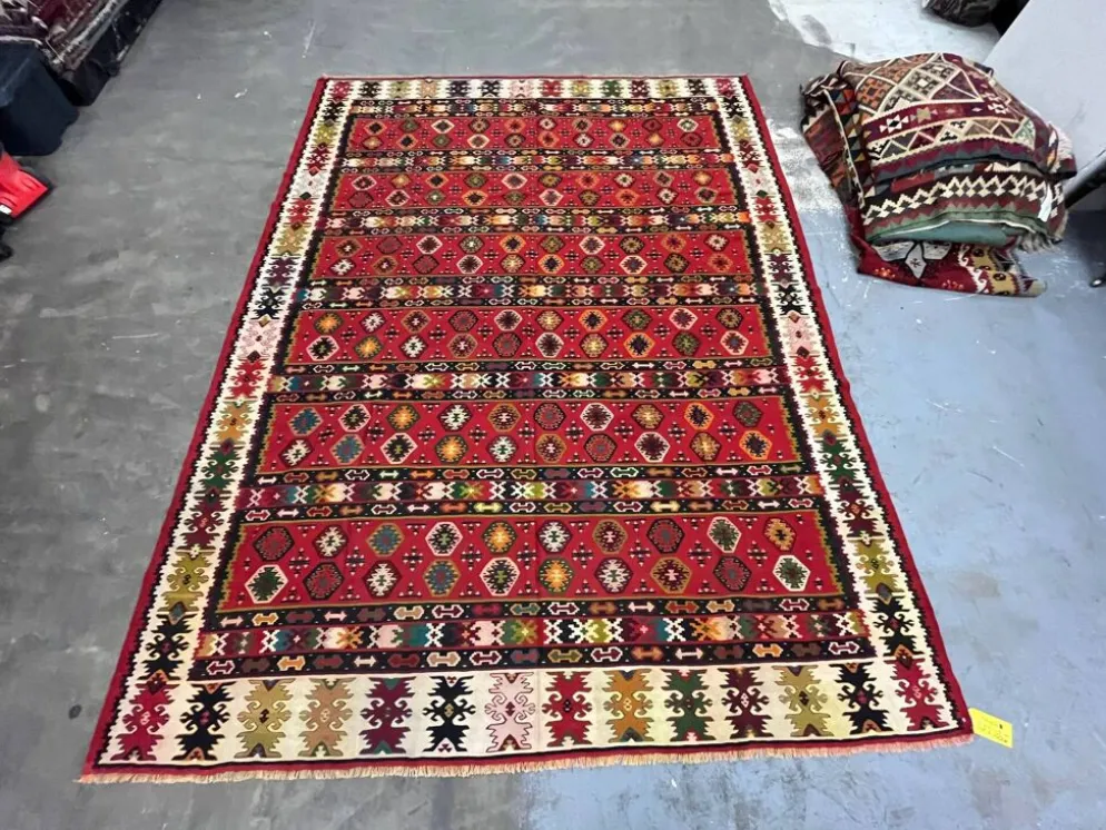 Tapis plat tissé à la main en kilim pirot turc antique à rayures rouges