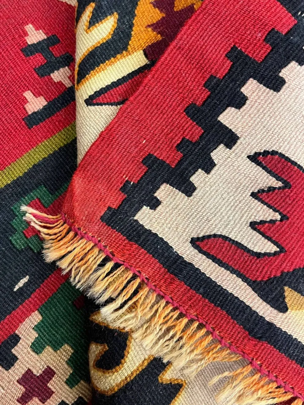 Tapis plat tissé à la main en kilim pirot turc antique à rayures rouges