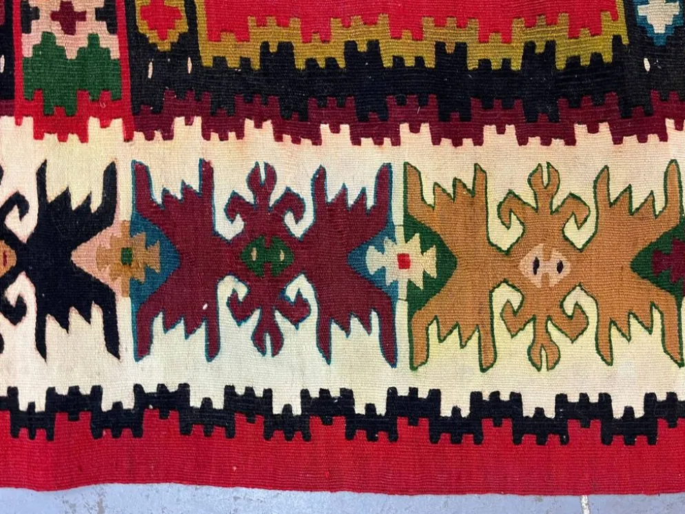 Tapis plat tissé à la main en kilim pirot turc antique à rayures rouges