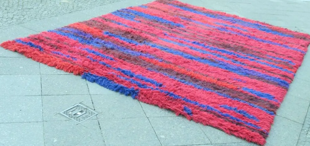 Tapis à poils longs noué à la main du milieu du siècle par Walter Mack, labelle - années 1960