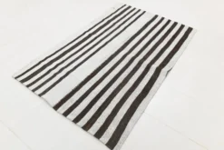 Tapis Rayé Noir et Blanc, Tissé à la Main, Style Moderne et Minimaliste, 131x203