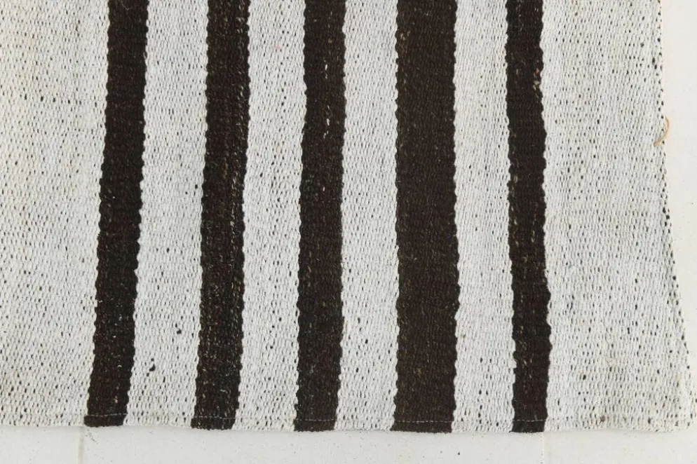 Tapis Rayé Noir et Blanc, Tissé à la Main, Style Moderne et Minimaliste, 131x203