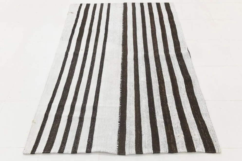 Tapis Rayé Noir et Blanc, Tissé à la Main, Style Moderne et Minimaliste, 131x203