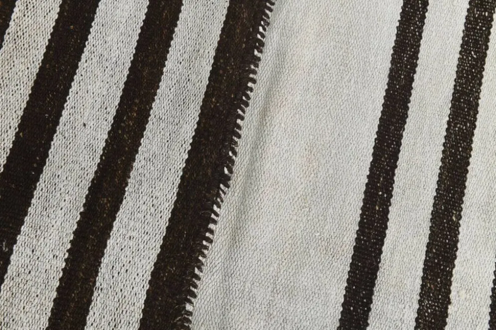Tapis Rayé Noir et Blanc, Tissé à la Main, Style Moderne et Minimaliste, 131x203