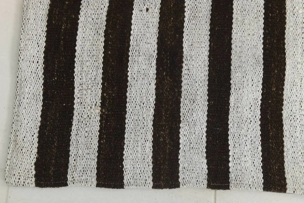 Tapis Rayé Noir et Blanc, Tissé à la Main, Style Moderne et Minimaliste, 131x203