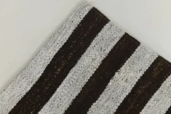 Tapis Rayé Noir et Blanc, Tissé à la Main, Style Moderne et Minimaliste, 131x203