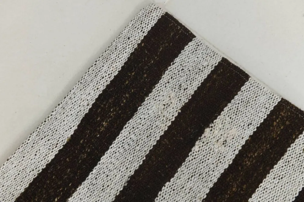 Tapis Rayé Noir et Blanc, Tissé à la Main, Style Moderne et Minimaliste, 131x203