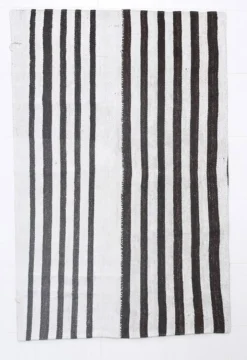 Tapis Rayé Noir et Blanc, Tissé à la Main, Style Moderne et Minimaliste, 131x203