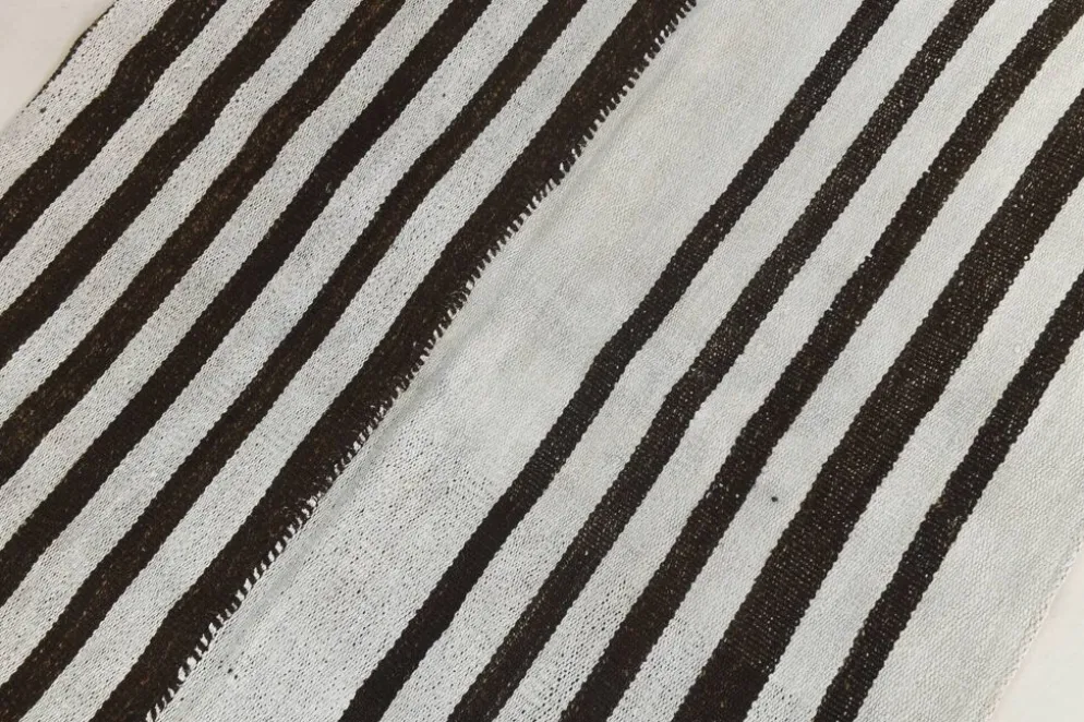 Tapis Rayé Noir et Blanc, Tissé à la Main, Style Moderne et Minimaliste, 131x203
