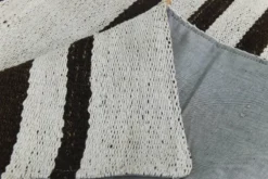 Tapis Rayé Noir et Blanc, Tissé à la Main, Style Moderne et Minimaliste, 131x203