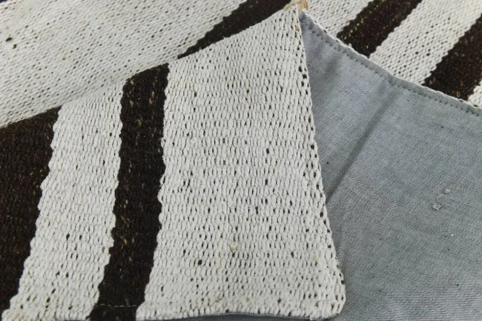 Tapis Rayé Noir et Blanc, Tissé à la Main, Style Moderne et Minimaliste, 131x203