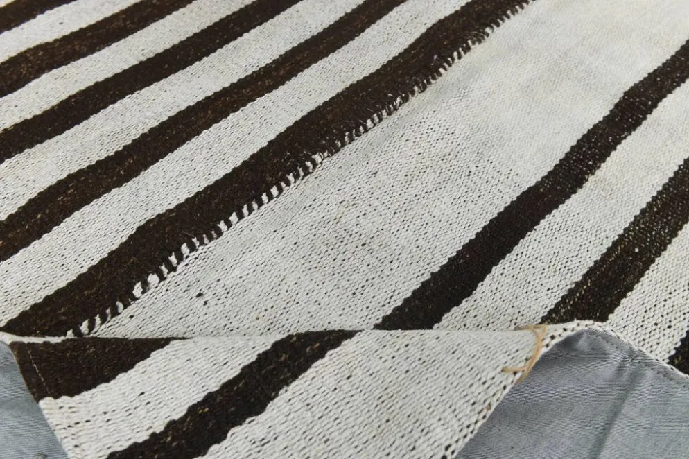 Tapis Rayé Noir et Blanc, Tissé à la Main, Style Moderne et Minimaliste, 131x203