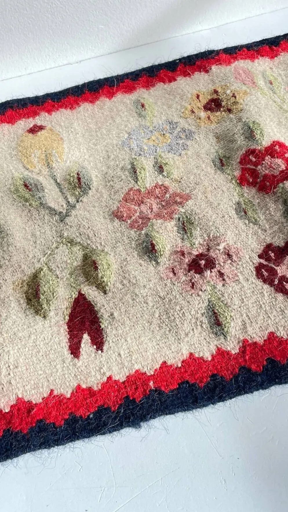 Tapis Rollakan décor de tulipes vintage