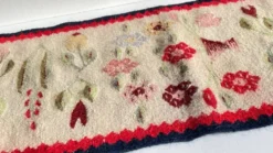 Tapis Rollakan décor de tulipes vintage