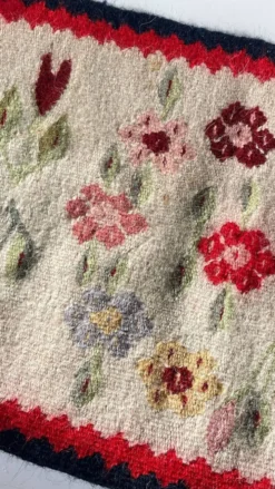 Tapis Rollakan décor de tulipes vintage