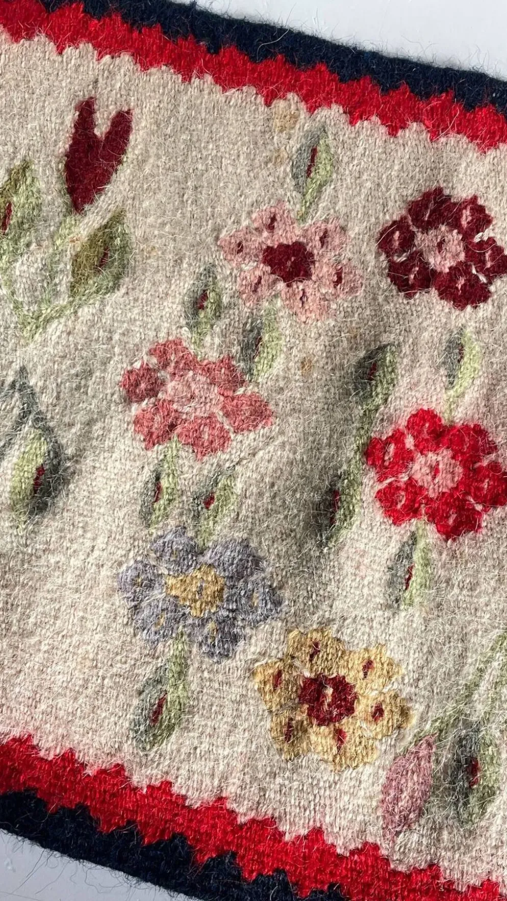 Tapis Rollakan décor de tulipes vintage