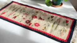 Tapis Rollakan décor de tulipes vintage