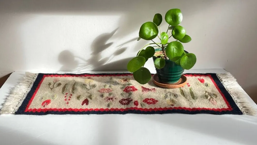 Tapis Rollakan décor de tulipes vintage