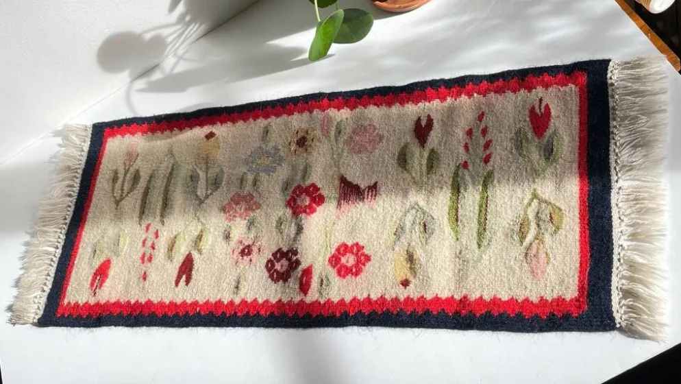 Tapis Rollakan décor de tulipes vintage