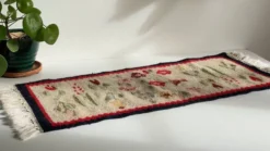 Tapis Rollakan décor de tulipes vintage