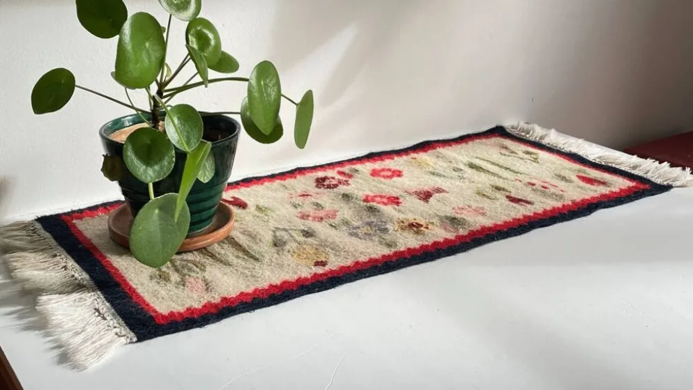 Tapis Rollakan décor de tulipes vintage