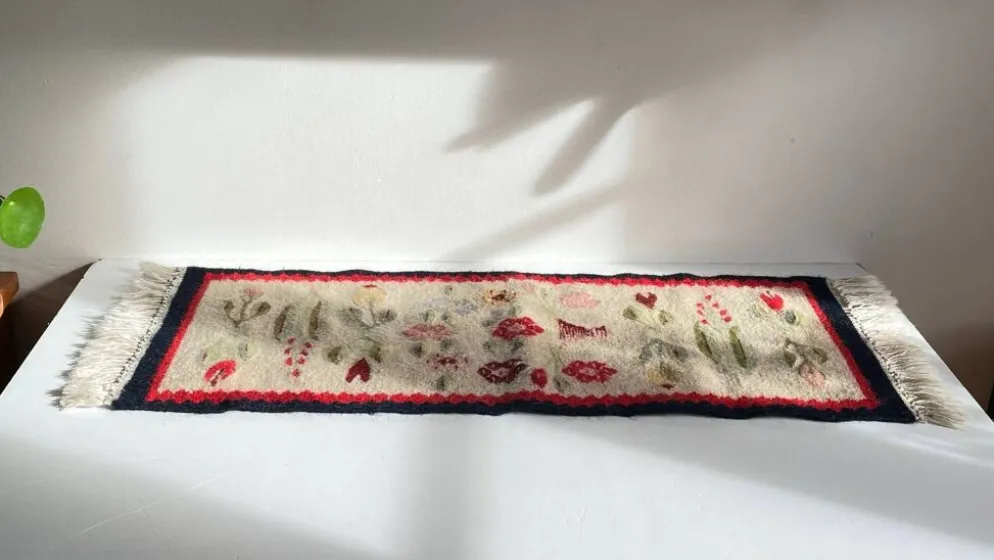 Tapis Rollakan décor de tulipes vintage