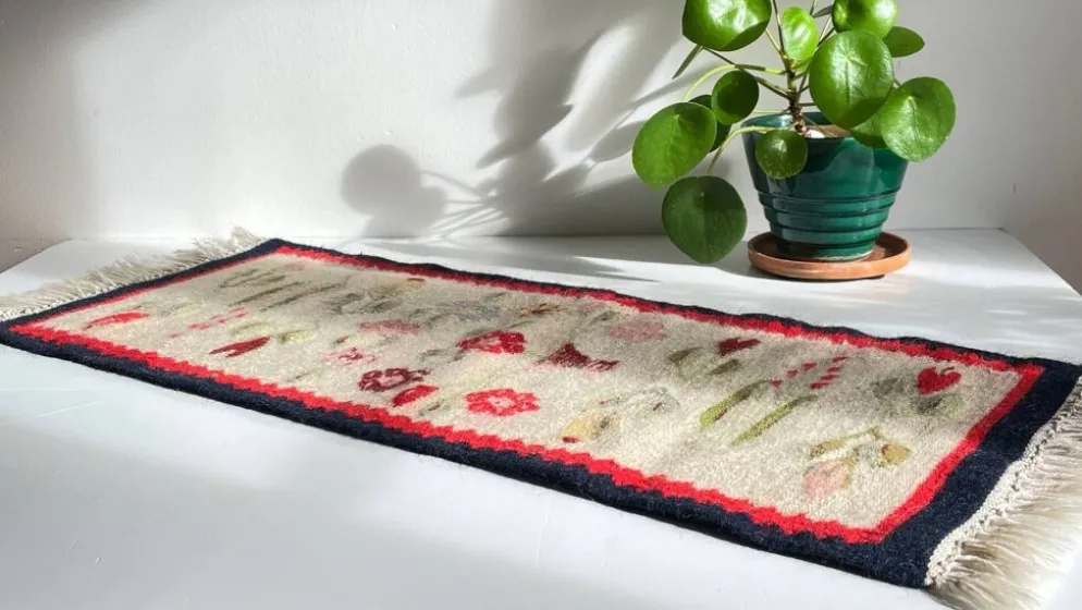 Tapis Rollakan décor de tulipes vintage