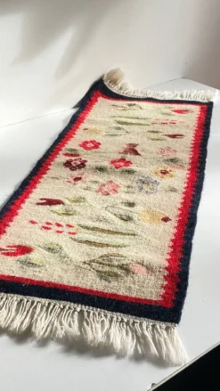Tapis Rollakan décor de tulipes vintage
