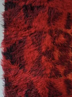 Tapis rya abstrait en laine rouge, style milieu du siècle | Suède | Années 1960