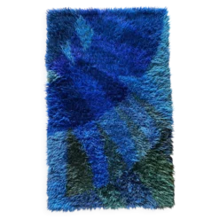 Tapis Rya bleu à poils longs de style mid-century modern, Suède, années 1960.
