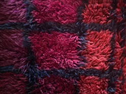 Tapis Rya Bordeaux Rouge Mid-Century Modern par Gull-Britt Johansson pour NIAB, Suède