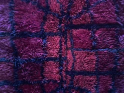 Tapis Rya Bordeaux Rouge Mid-Century Modern par Gull-Britt Johansson pour NIAB, Suède
