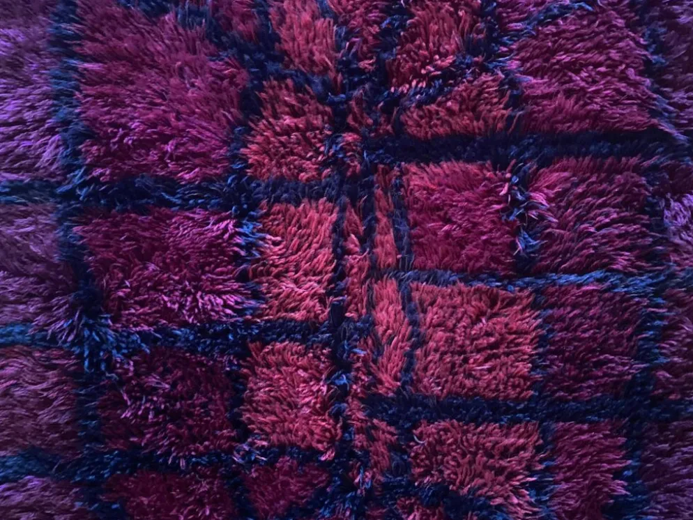 Tapis Rya Bordeaux Rouge Mid-Century Modern par Gull-Britt Johansson pour NIAB, Suède