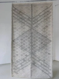 Tapis rya en laine grise, style milieu du siècle | Suède | Années 1960