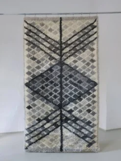 Tapis rya en laine grise, style milieu du siècle | Suède | Années 1960