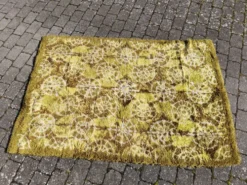 Tapis rya en laine suédoise. Estimé des années 1970-80.