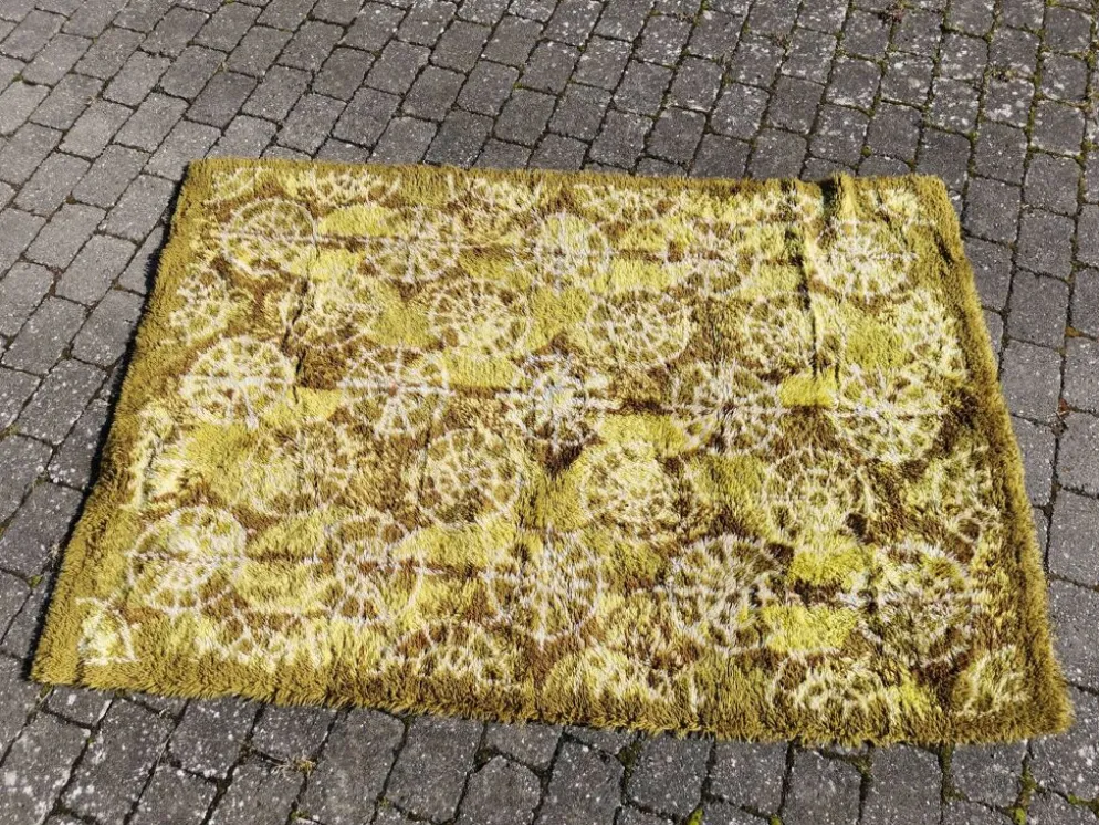 Tapis rya en laine suédoise. Estimé des années 1970-80.