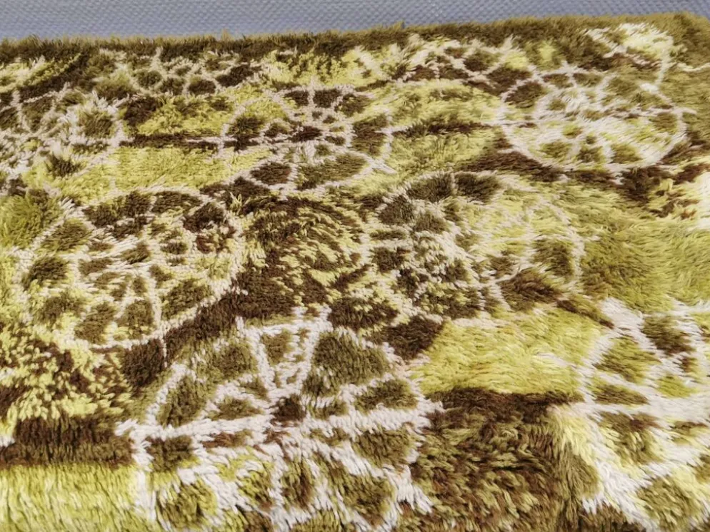 Tapis rya en laine suédoise. Estimé des années 1970-80.