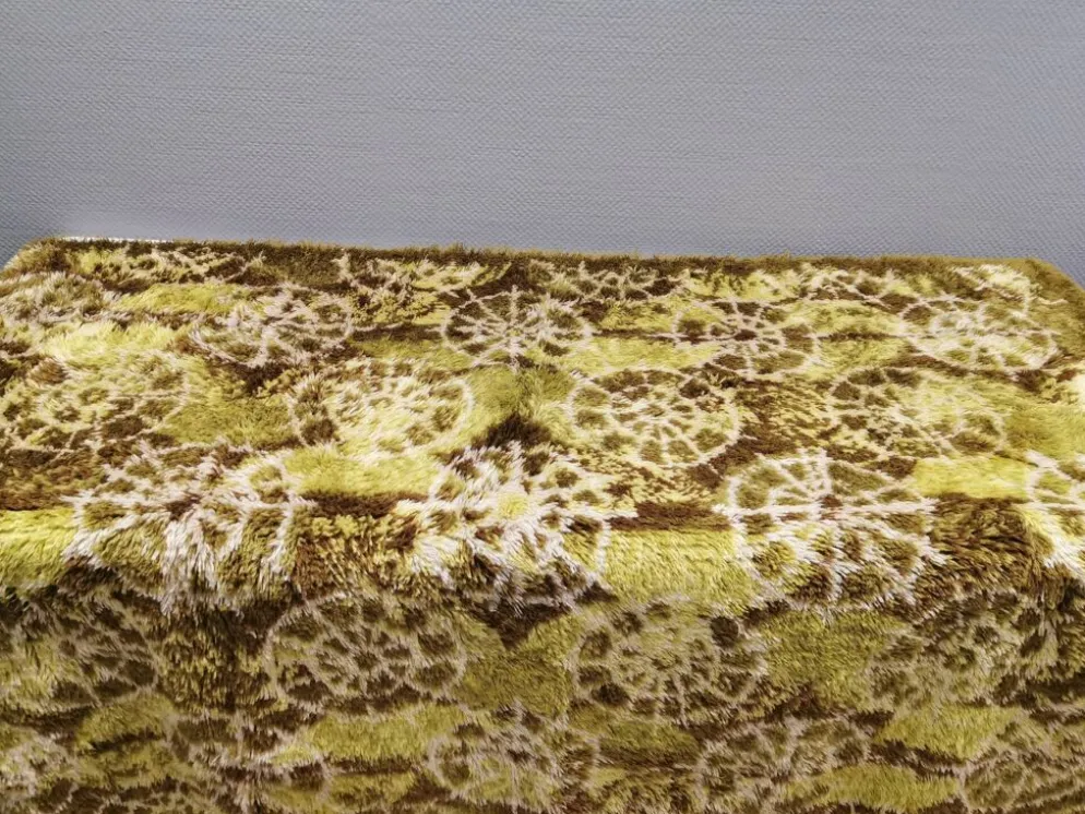 Tapis rya en laine suédoise. Estimé des années 1970-80.